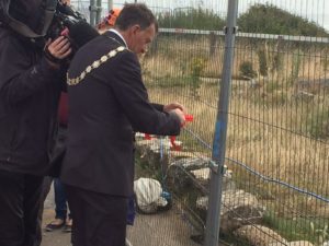 Mayor of Bournemouth Councillor Edward Coope ties his memorial ribbon